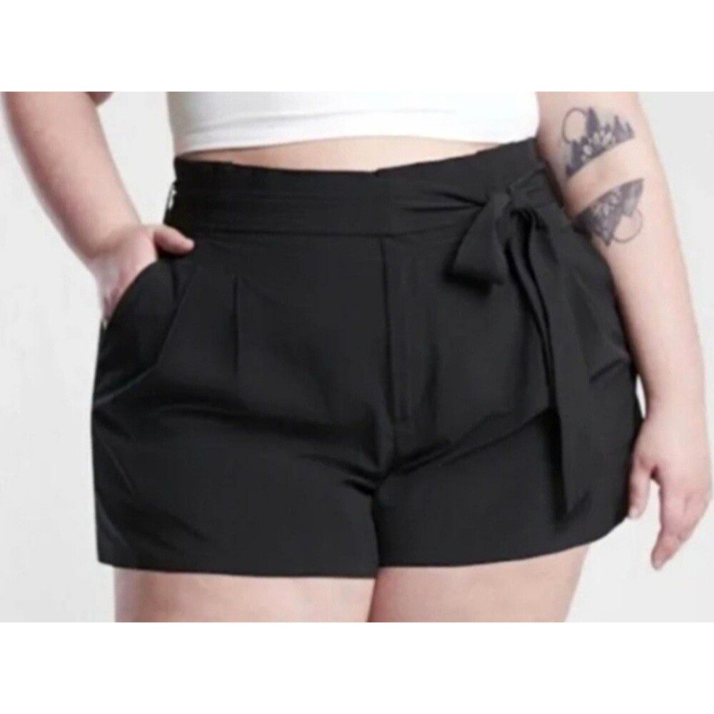 Athleta Skyline Women’s Athletic Activewear Shorts Black Solid Belt  Woven Zip